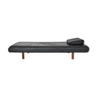 Day bed in black leather dating from the 70