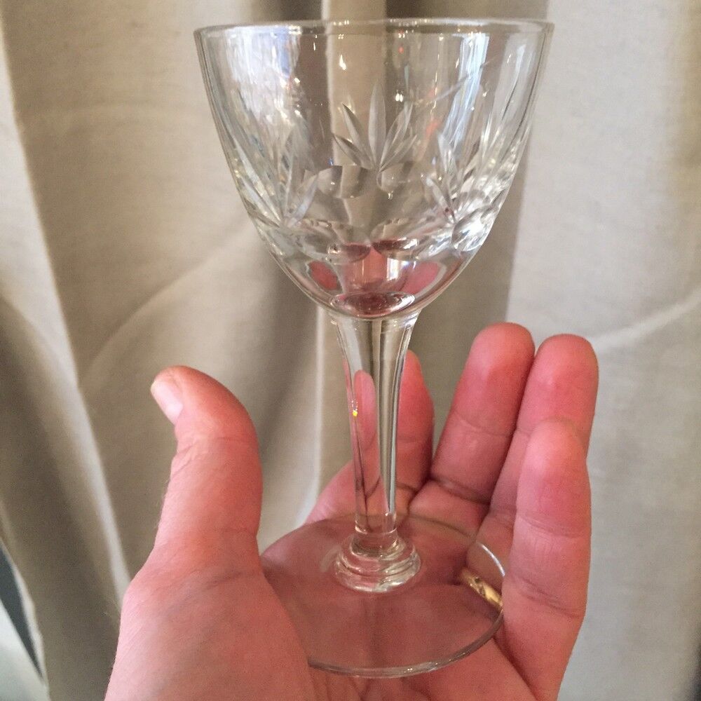 Suite of 11 glasses on foot for the drop liqueur in glass cisele