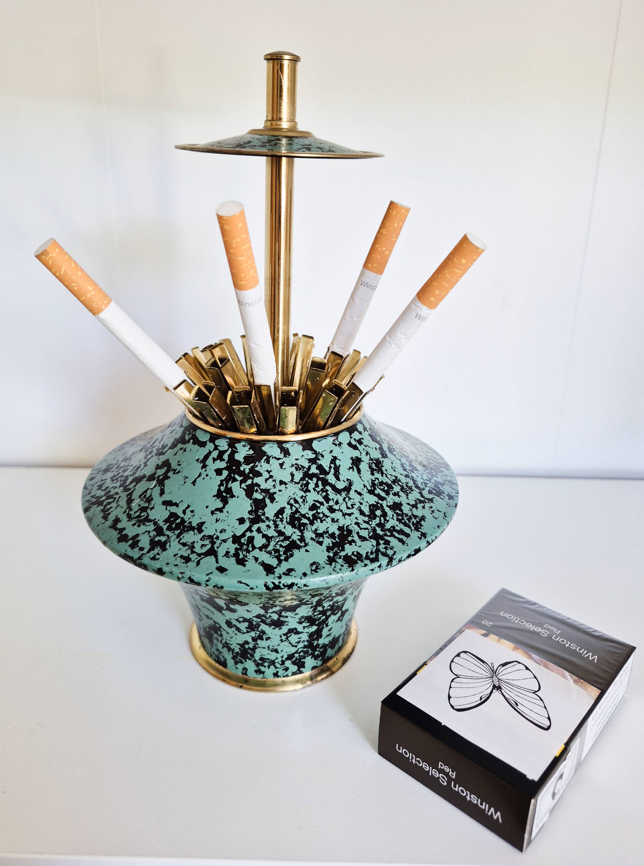 Porte-cigarettes vintage  , présentoir à cigarettes , distributeur