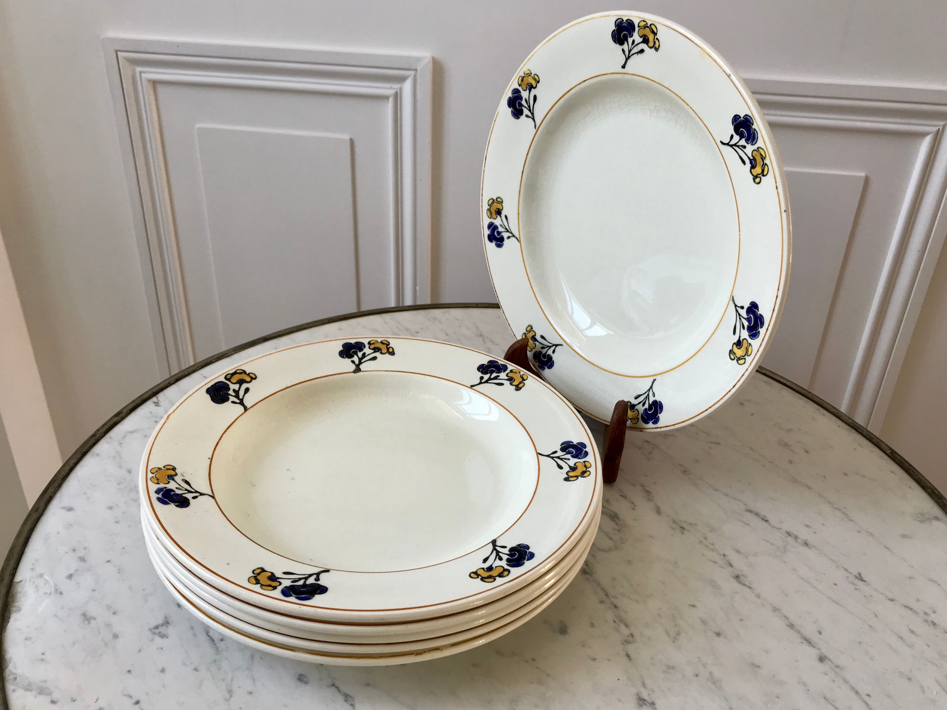 Lot de 6 assiettes creuses Terre de Fer modèle "Roméo" début XXème