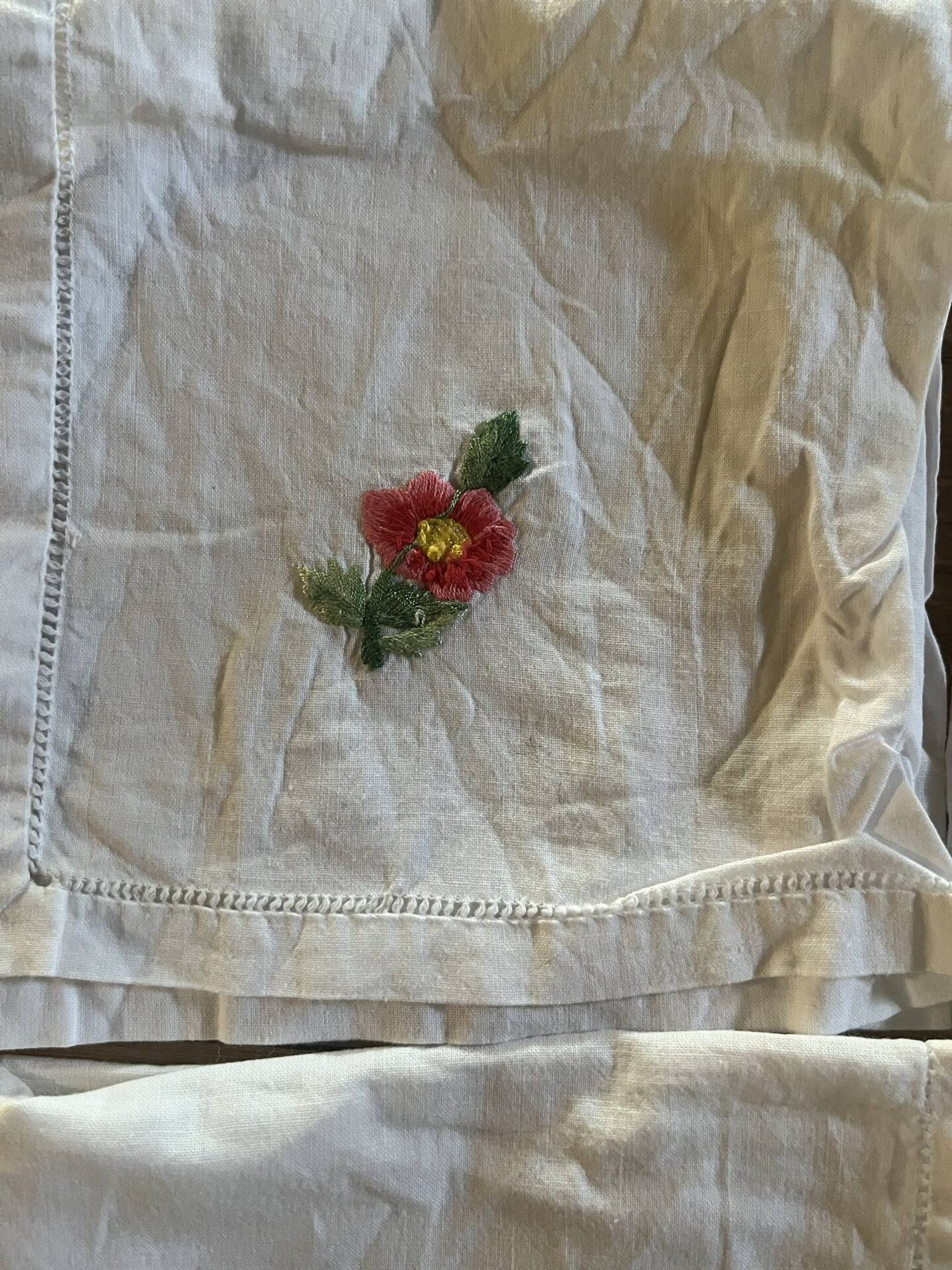 4 serviettes de table anciennes