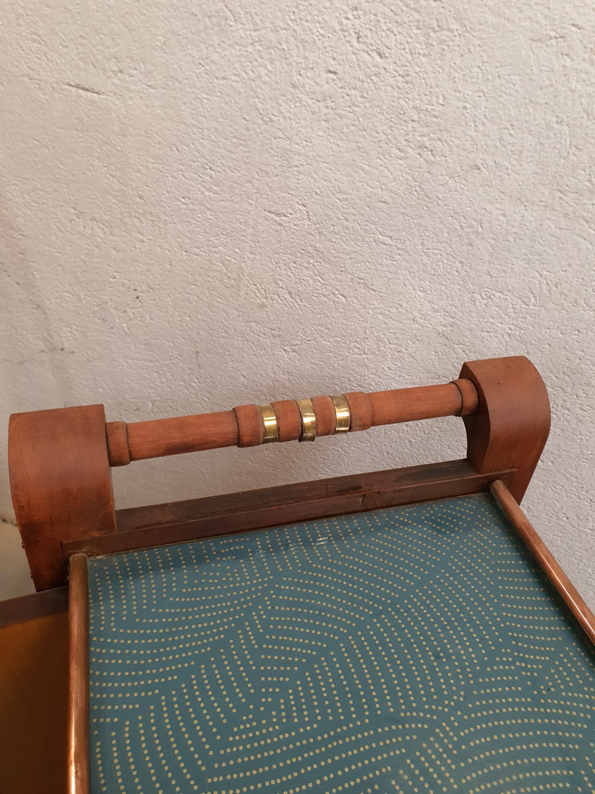 Art deco roller bar