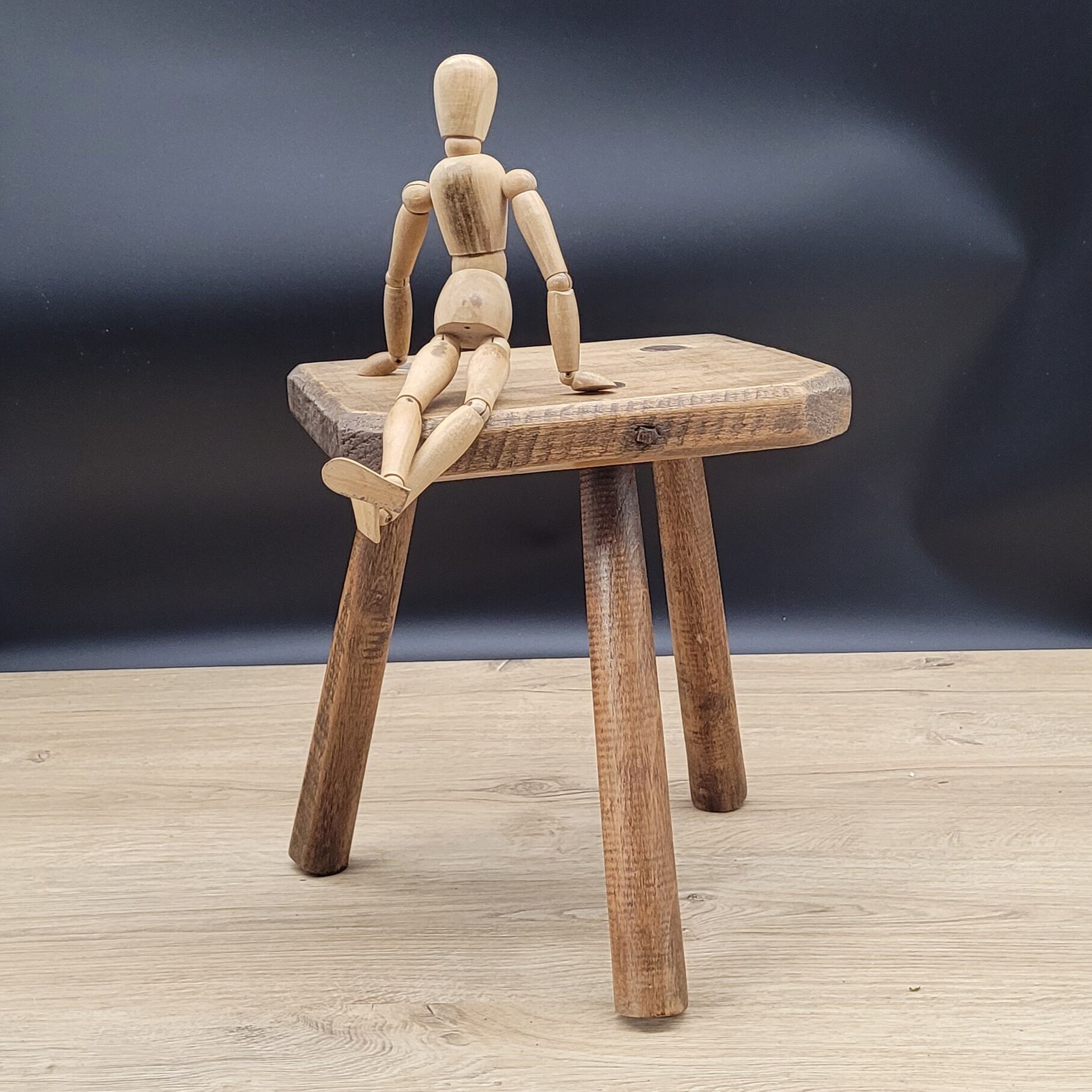 Tripod stool rectangle corners cut corners