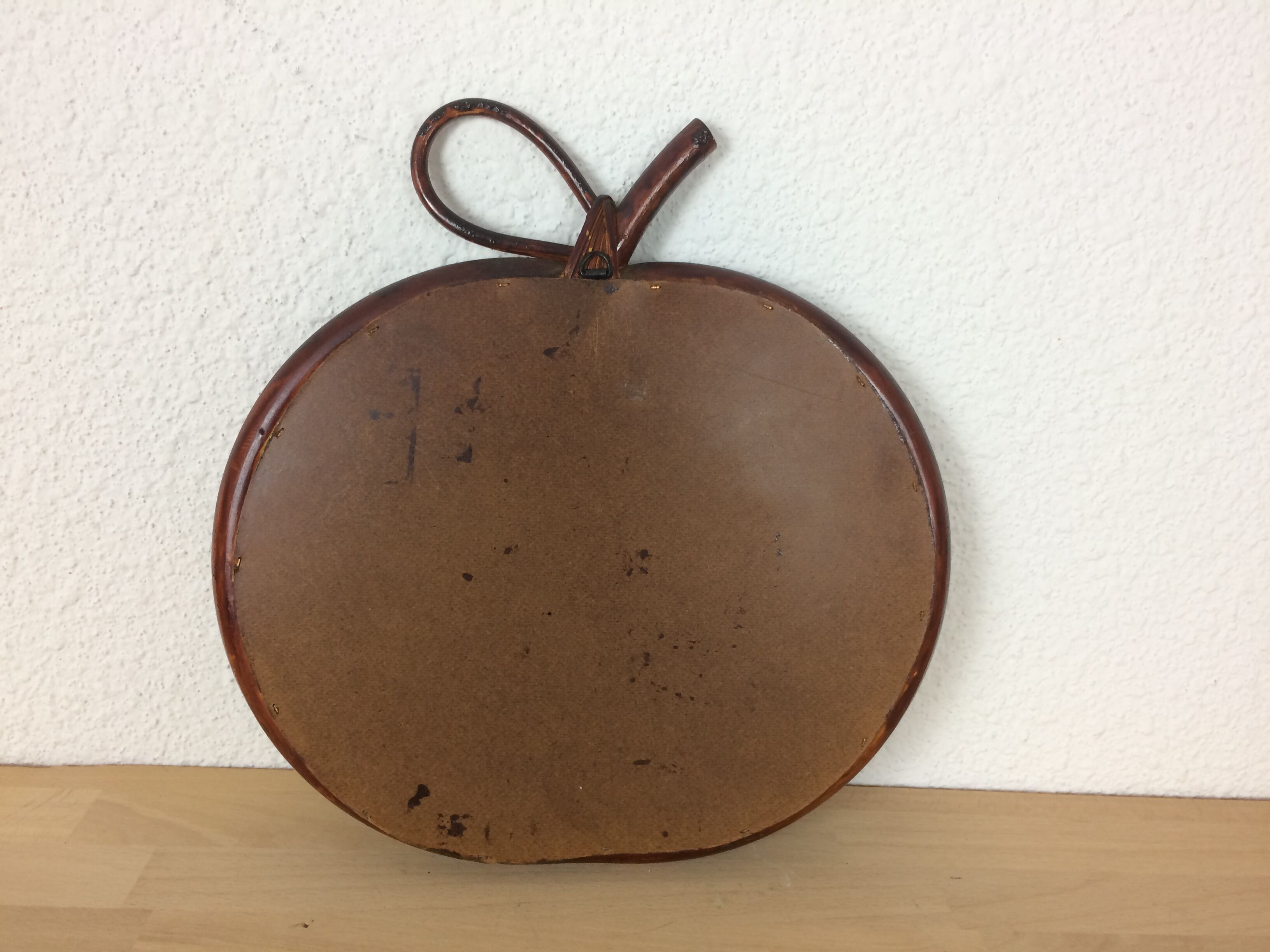 Vintage rattan apple mirror 33x34cm