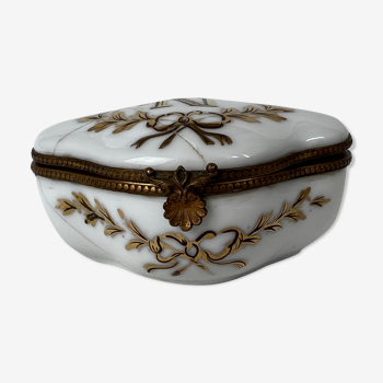 Boîte en porcelaine et métal doré avec le monogramme de Napoléon