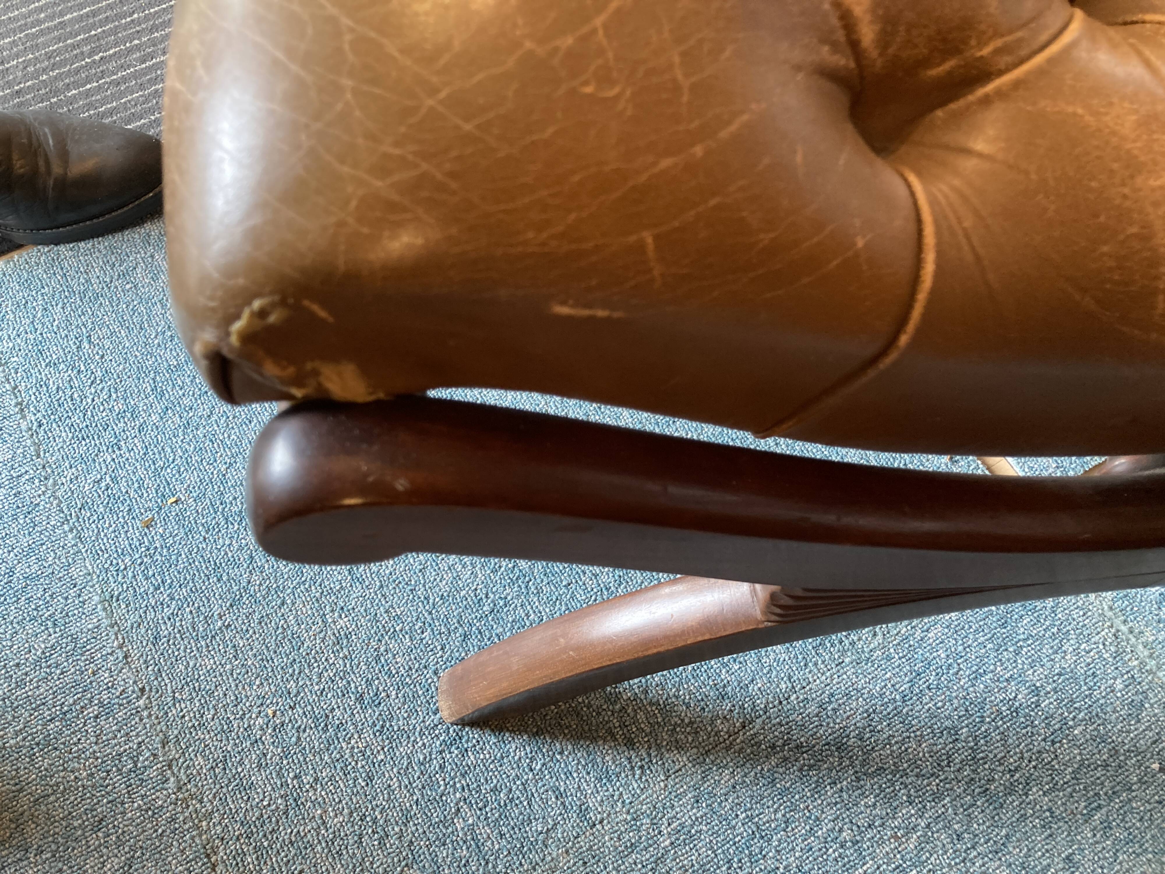 Chesterfield stool