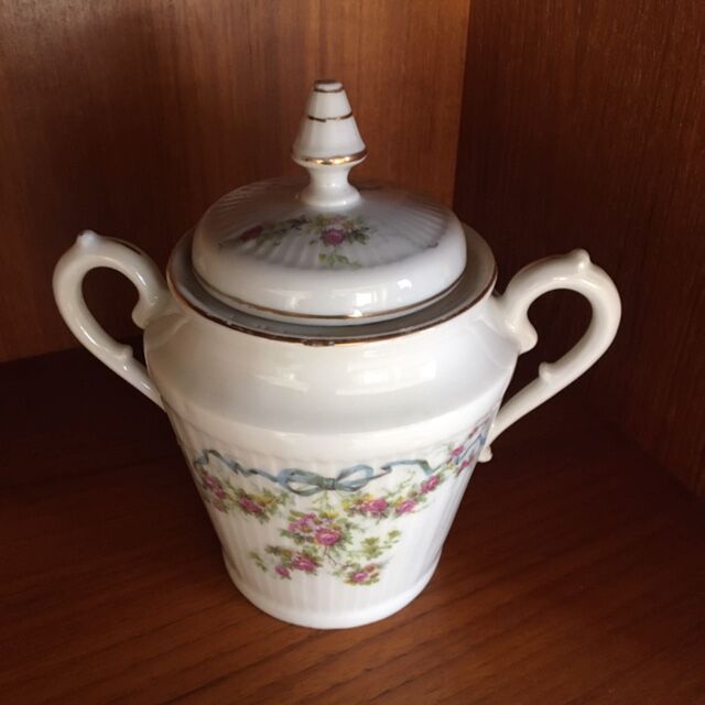 Teacup and sugar