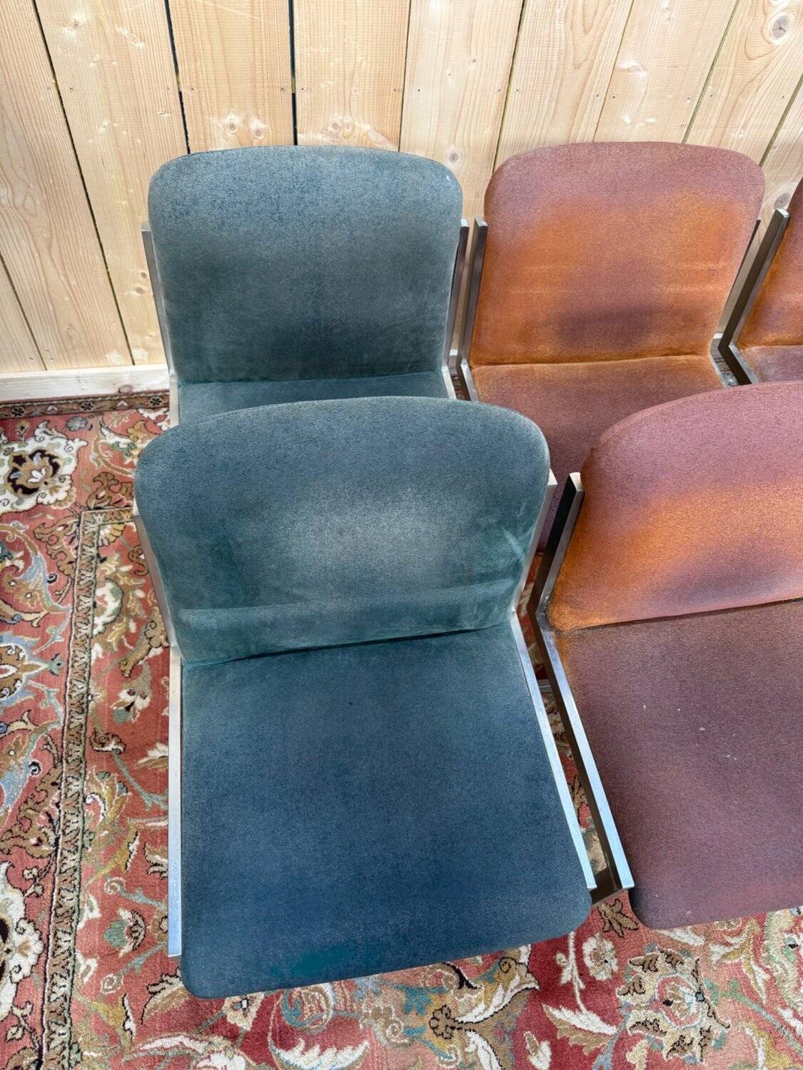 Set of 8 chairs – 1970s – Stainless steel sled base