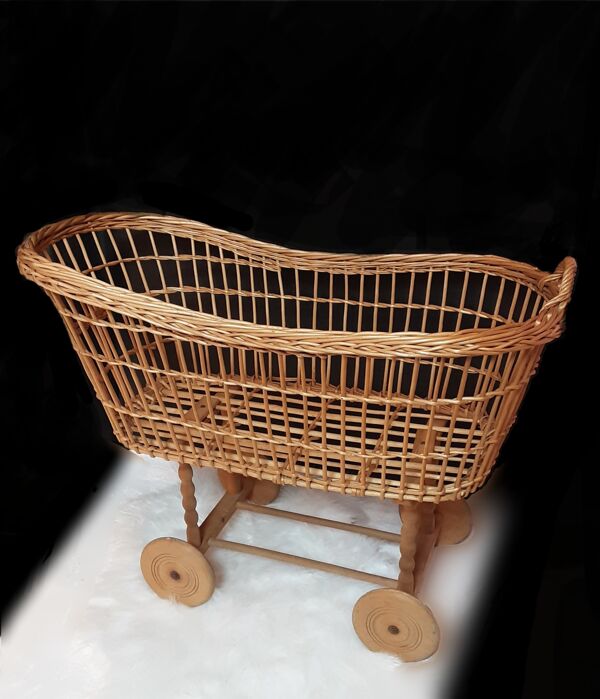 Couffin rotin sur pieds vintage