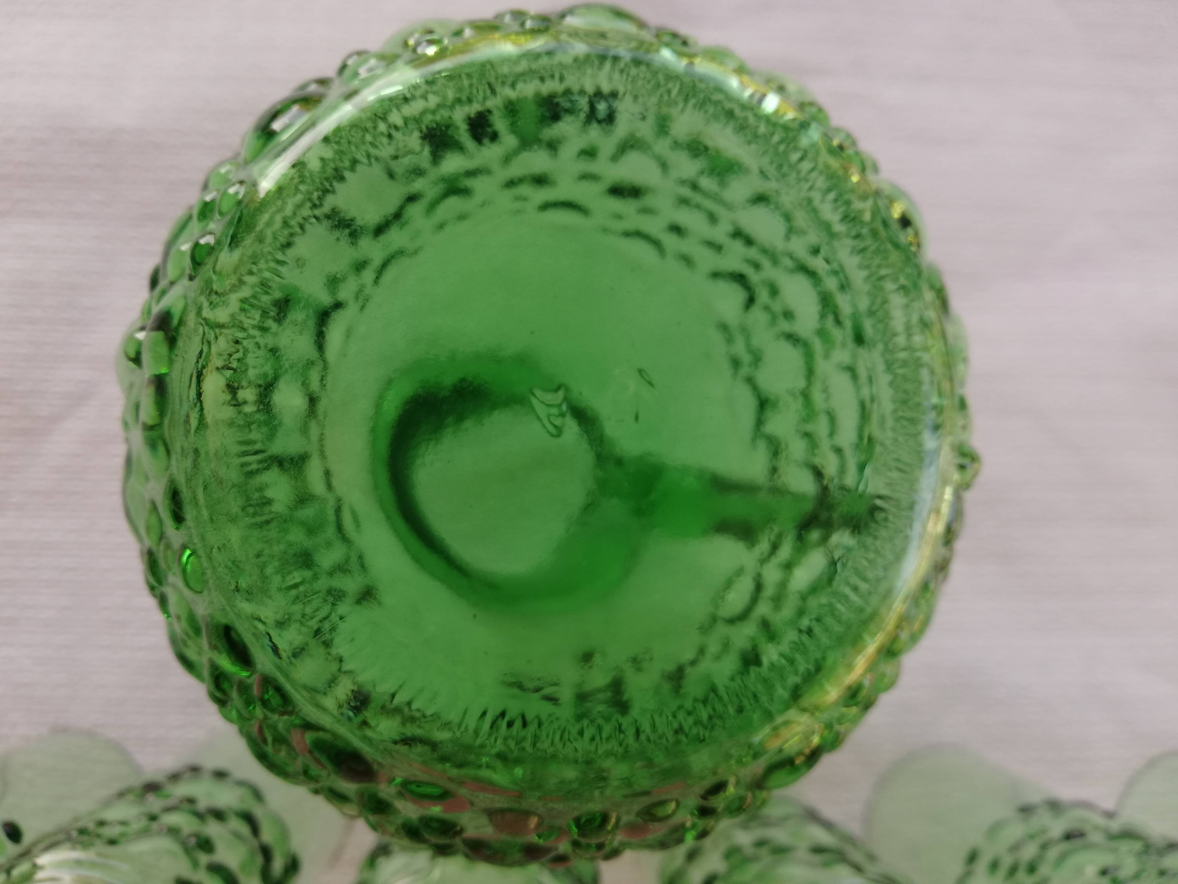 Service a orangeade verre moulé vert décor bulles