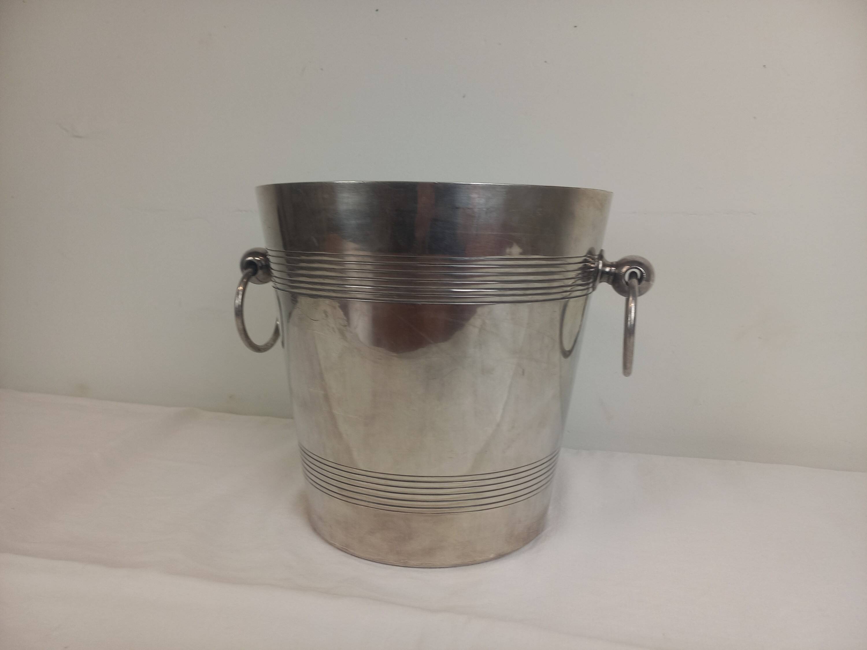 Silver metal champagne seal