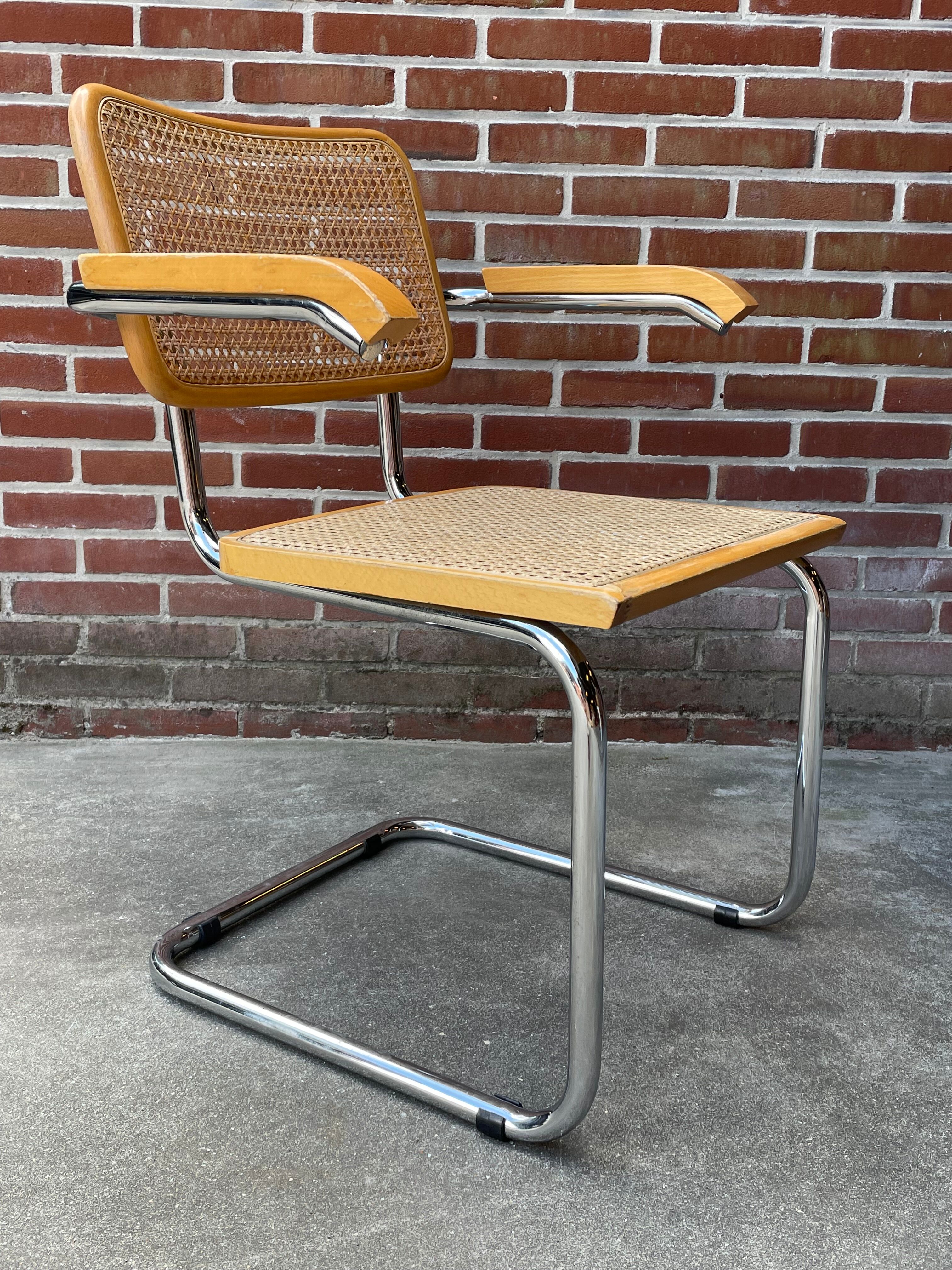 Cesca chair B64 with armrests by Marcel Breuer Design