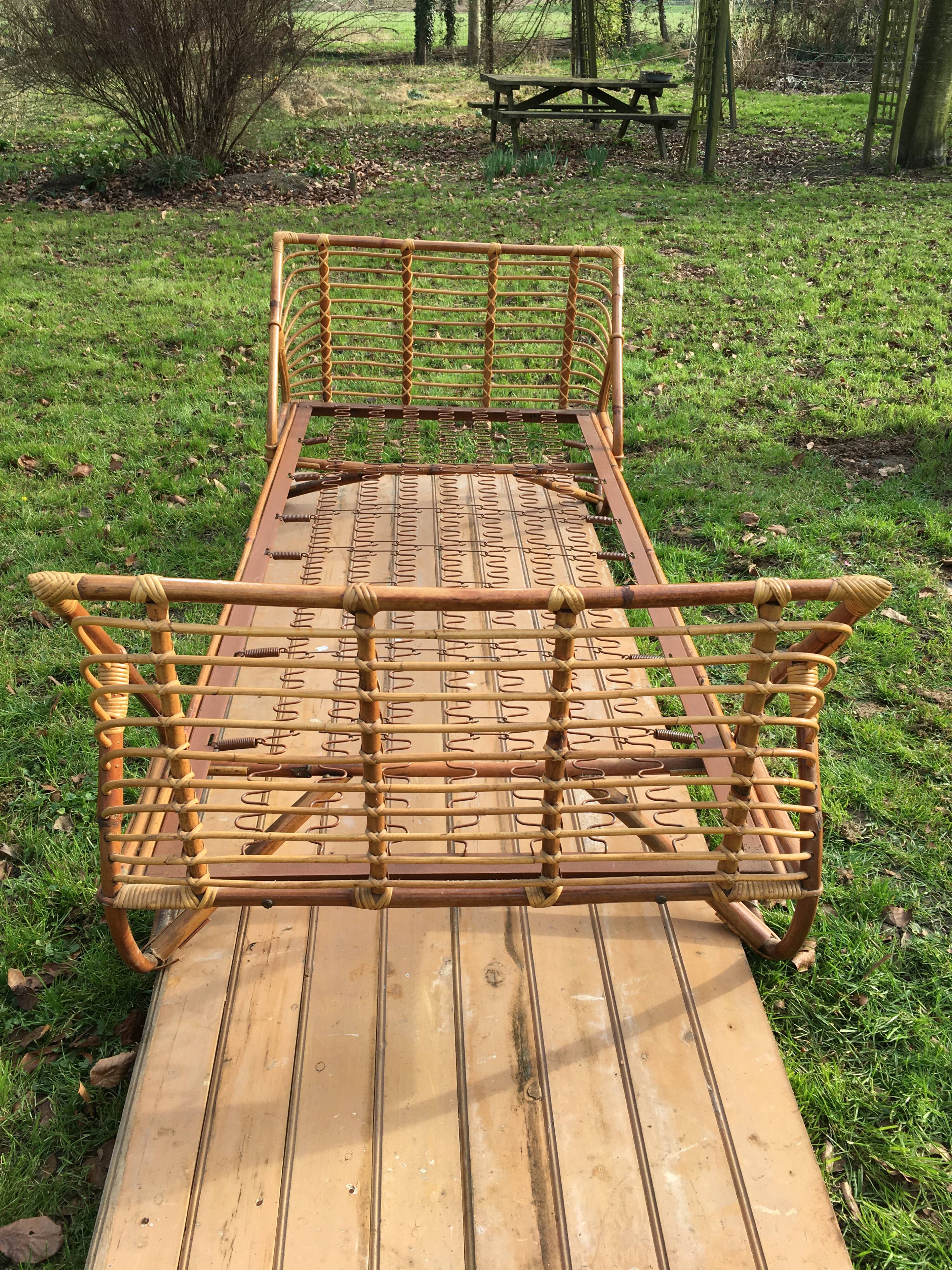Rattan basket bed