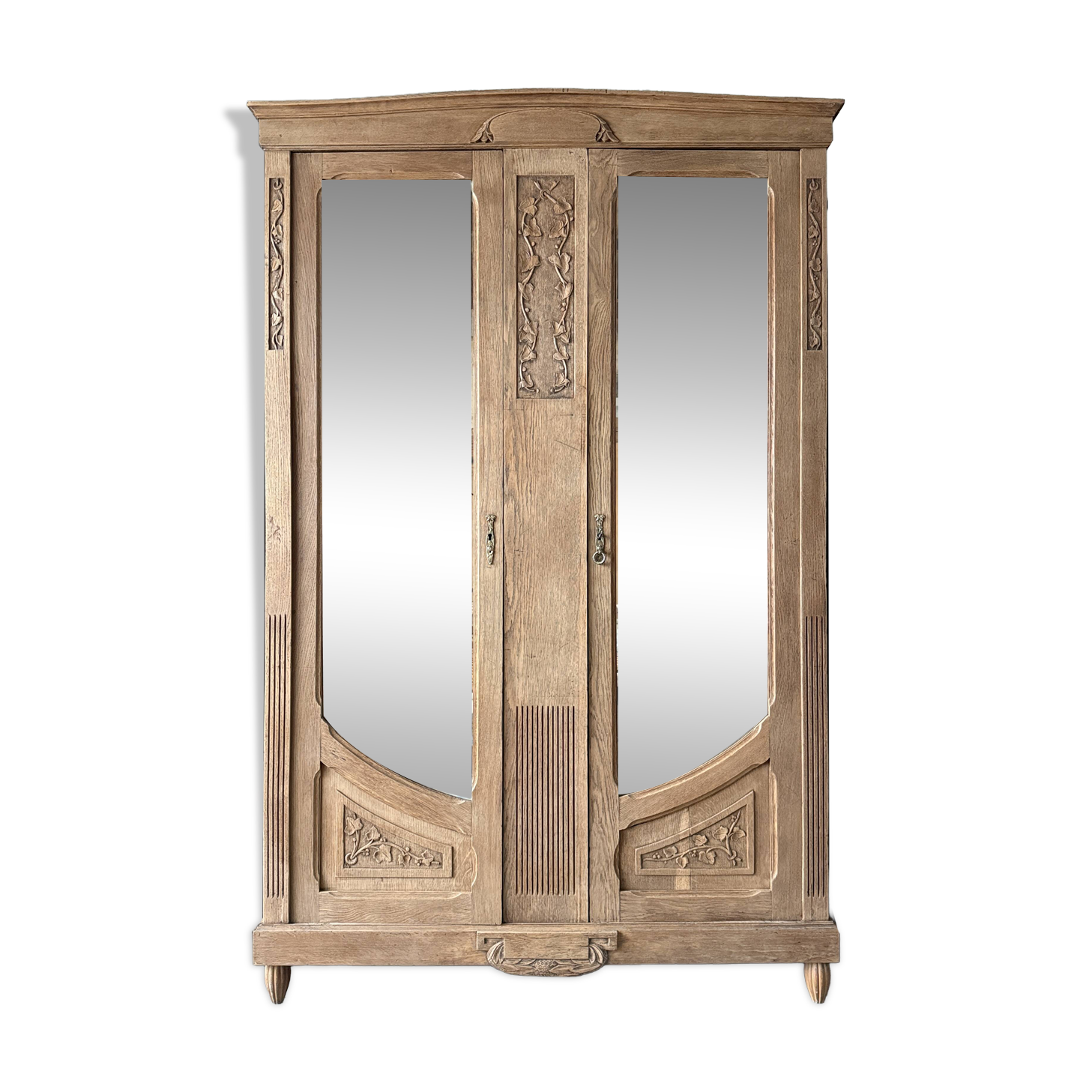 Large Art Nouveau wardrobe in solid oak (renovated)