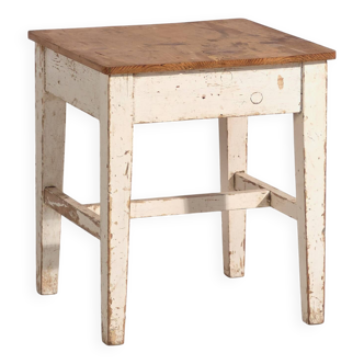 Ancienne table de chevet en bois blanc (vers 1920)