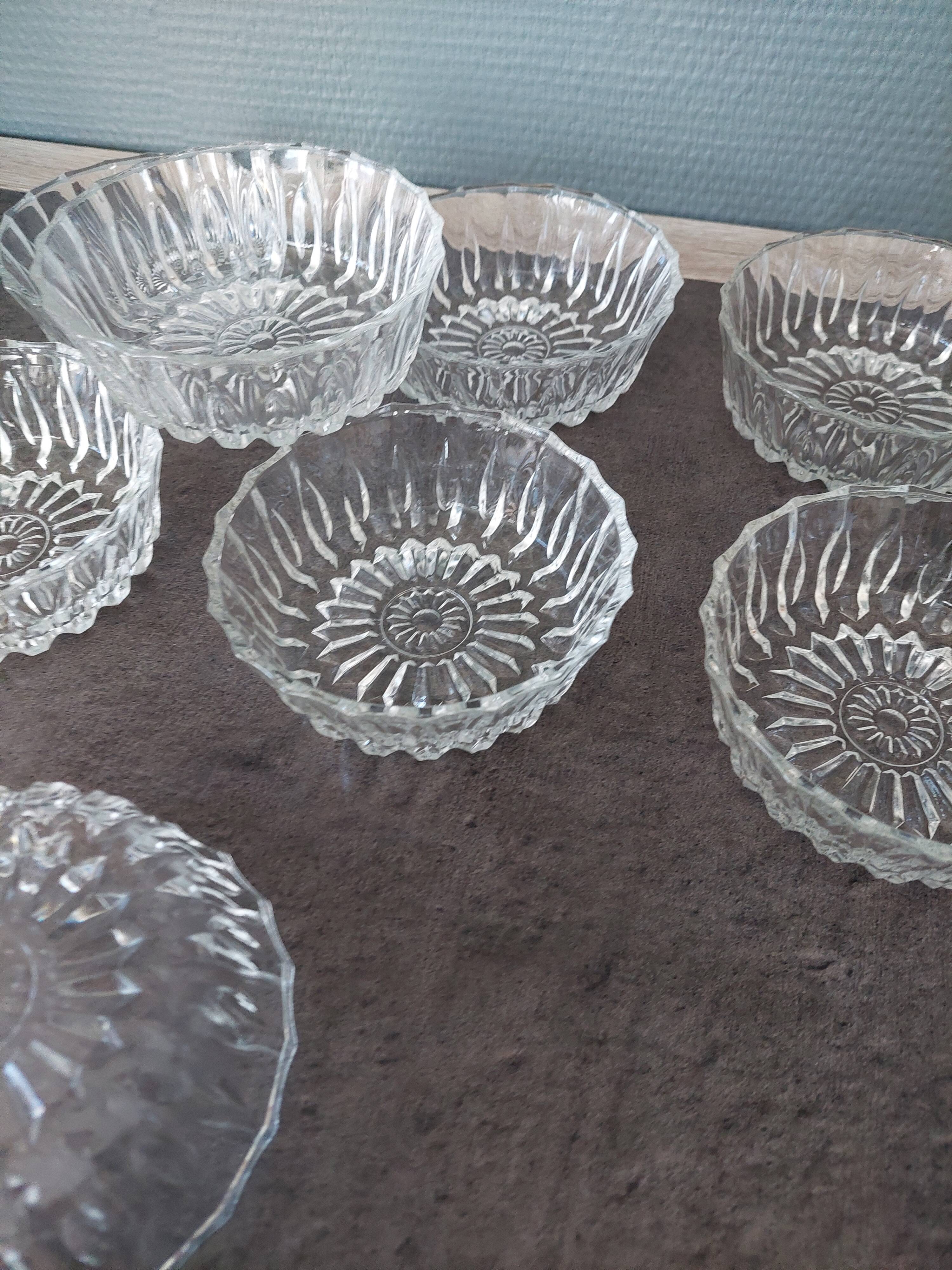 8 vintage ramekins year 70