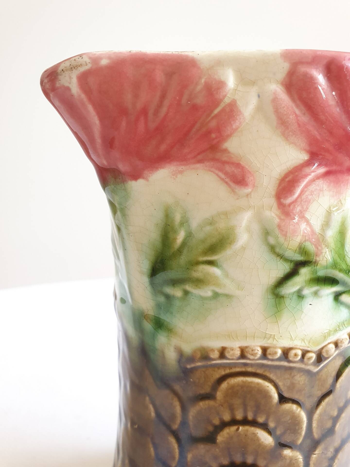 Carafe en barbotine Art nouveau, début XXème