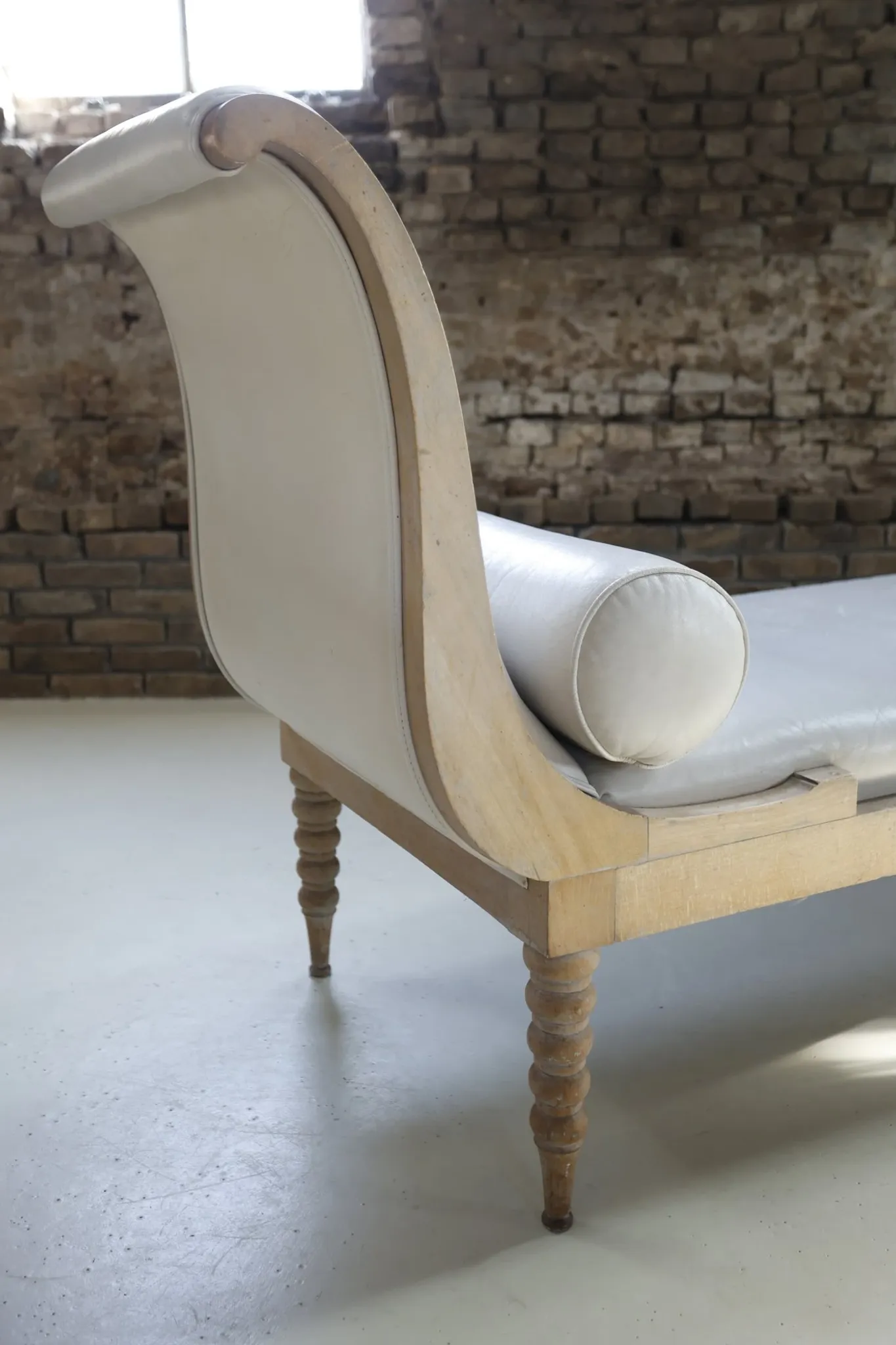 Vintage chaise longue / daybed in bleached wood and white leather