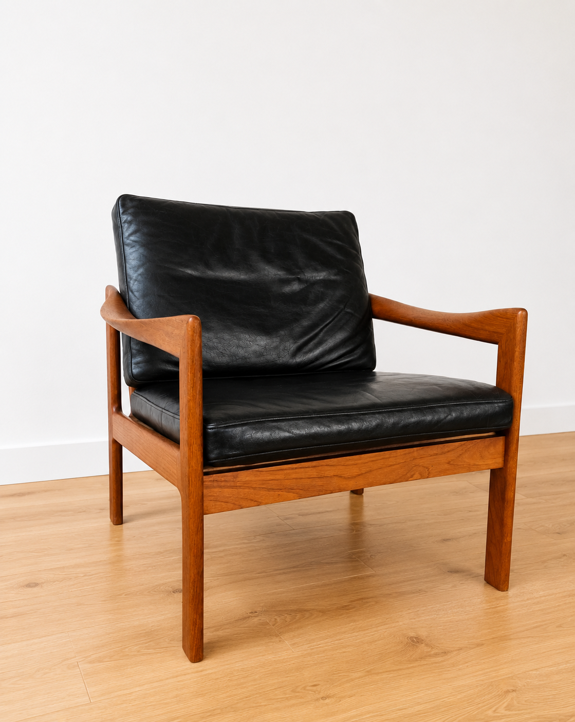 Vintage Danish Illum Wikkelsø teak lounge chair model 20