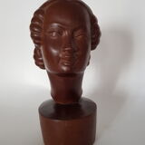 Buste en bois jeune fille aux macarons 30'