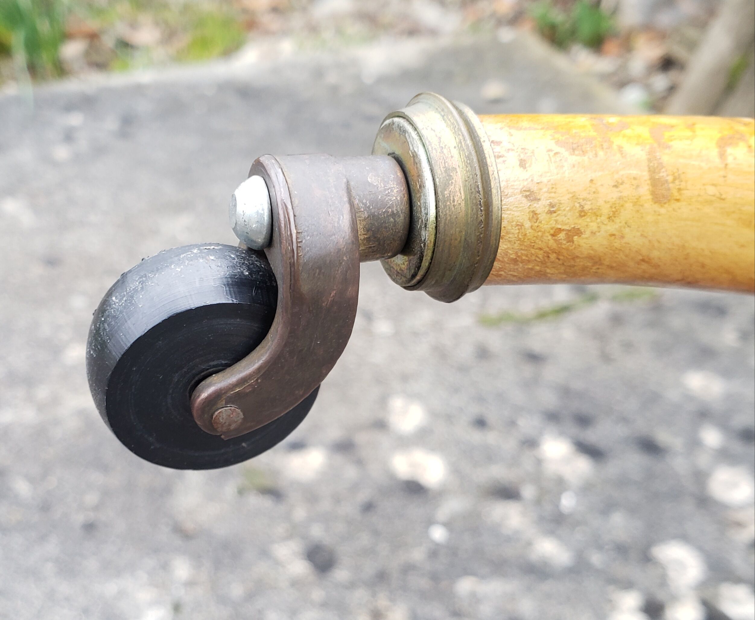 Side table on wheels Italian design 50s