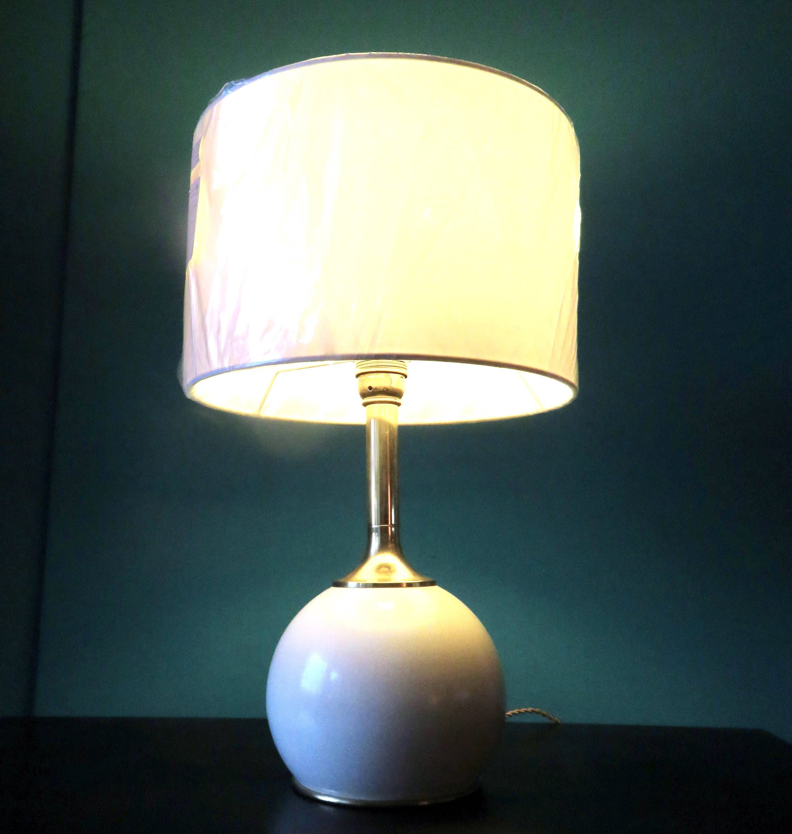 Pair of bedside lamps in brass and ecru lacquered metal, Denmark 1960