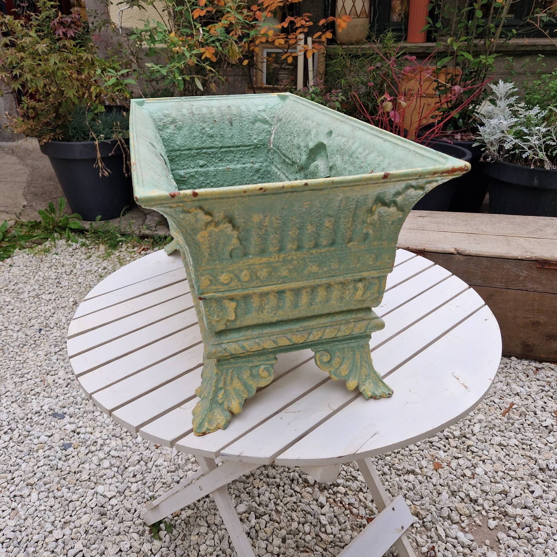 Old cast iron vase 1900, 19th-century Médicis style planter