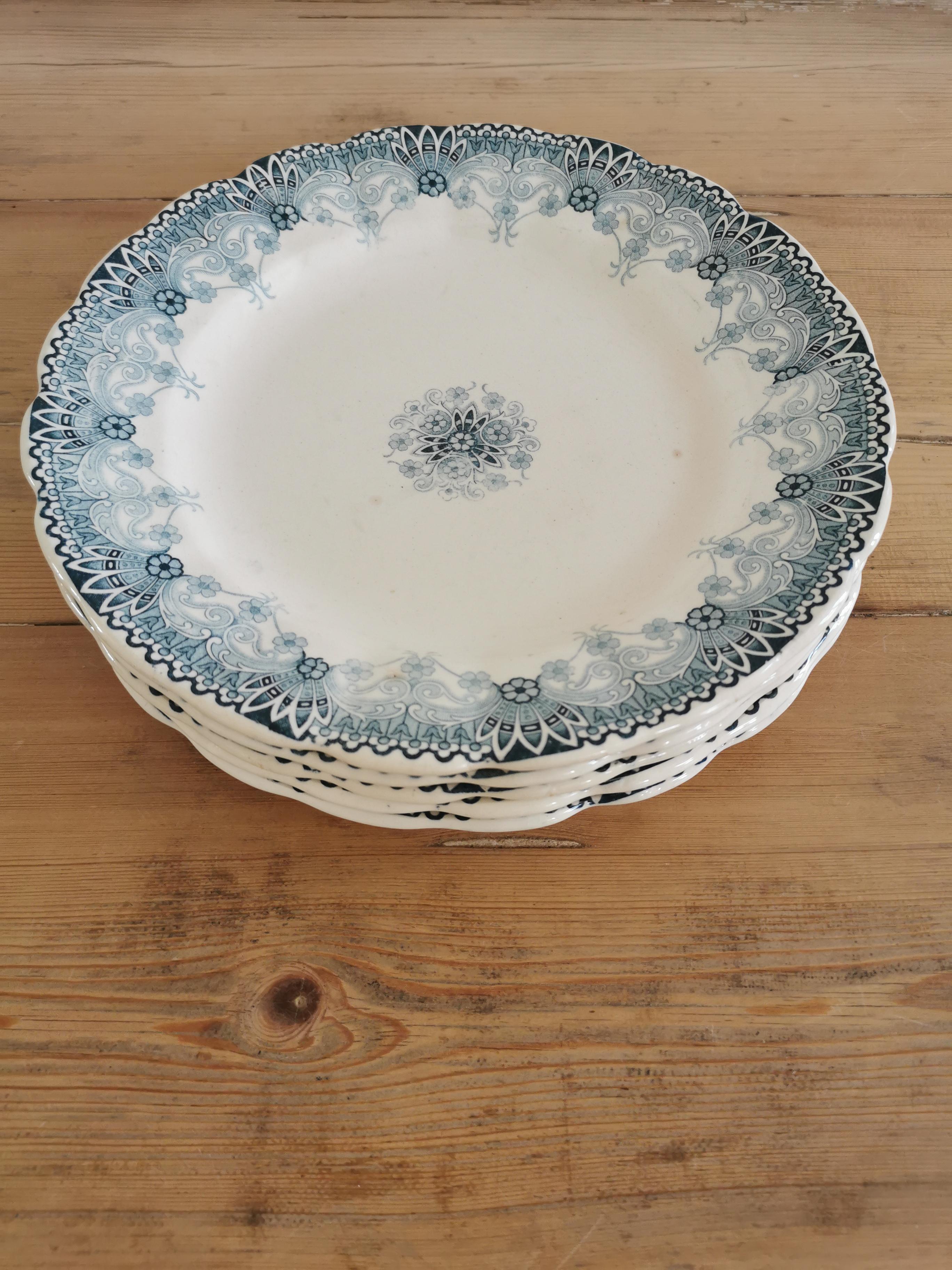 Service de 5 assiettes vintage en Terre de Fer