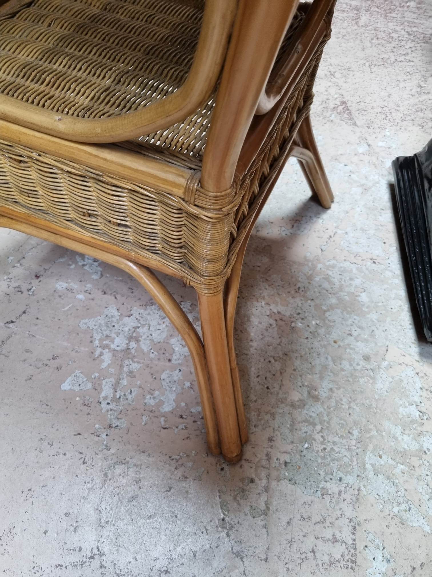 Rattan pedestal table