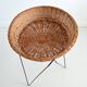 Panier corbeille sur pieds en rotin 1950 vintage