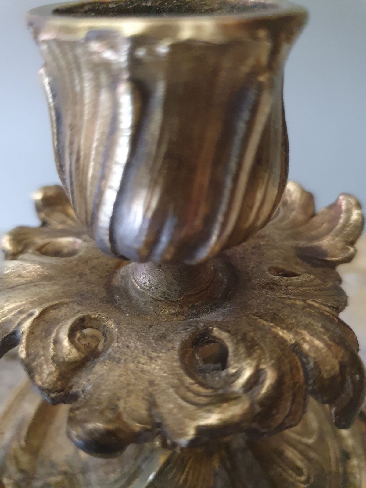 Paire de bougeoirs baroque