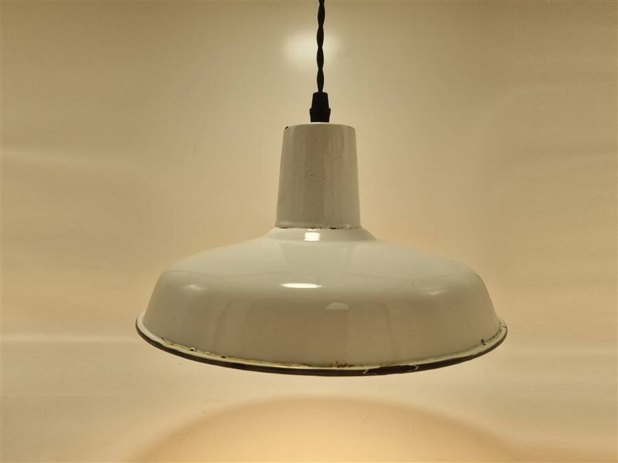 White enamelled sheet metal suspension