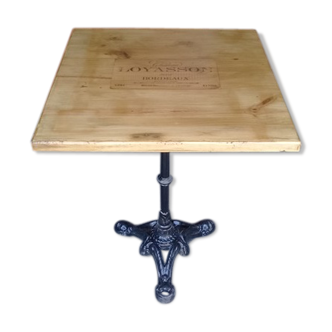 Bistro table feet in iron cast and solid wood tray