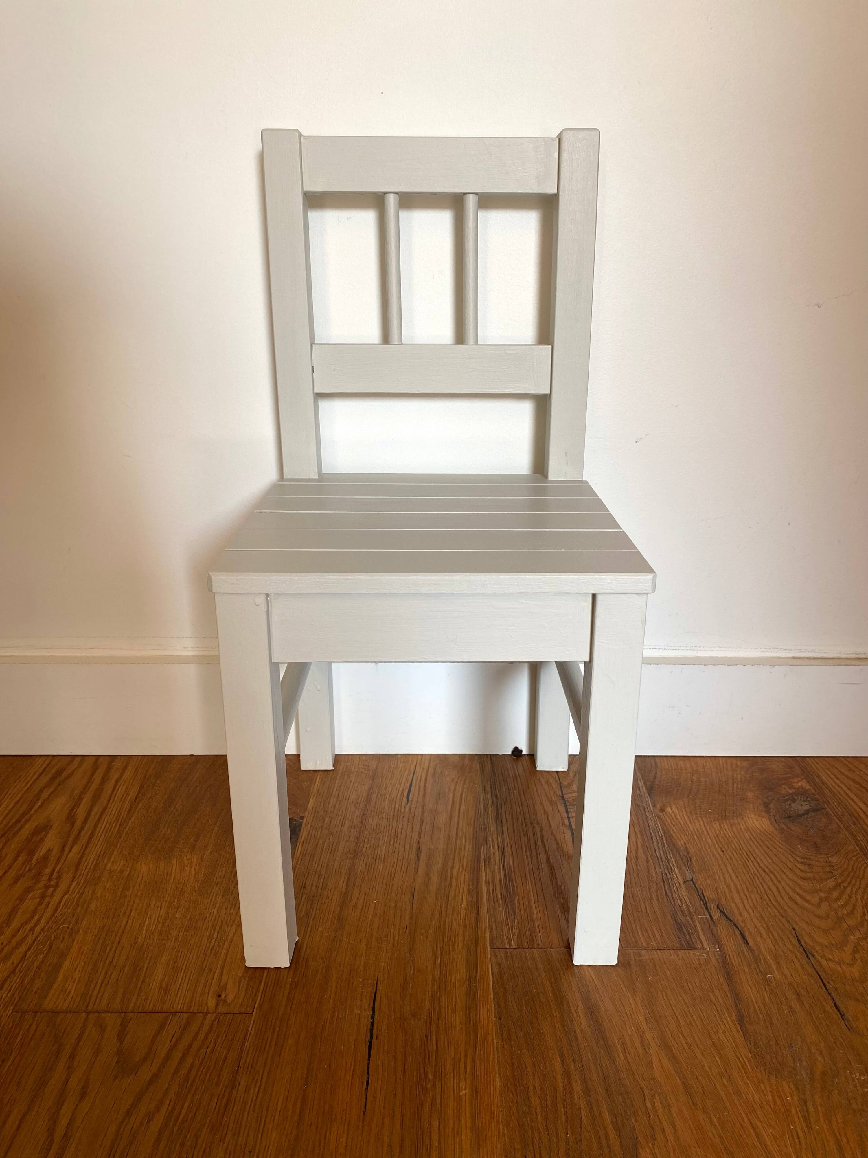 Chaise pour enfant en bois ancien