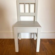 Chaise pour enfant en bois ancien