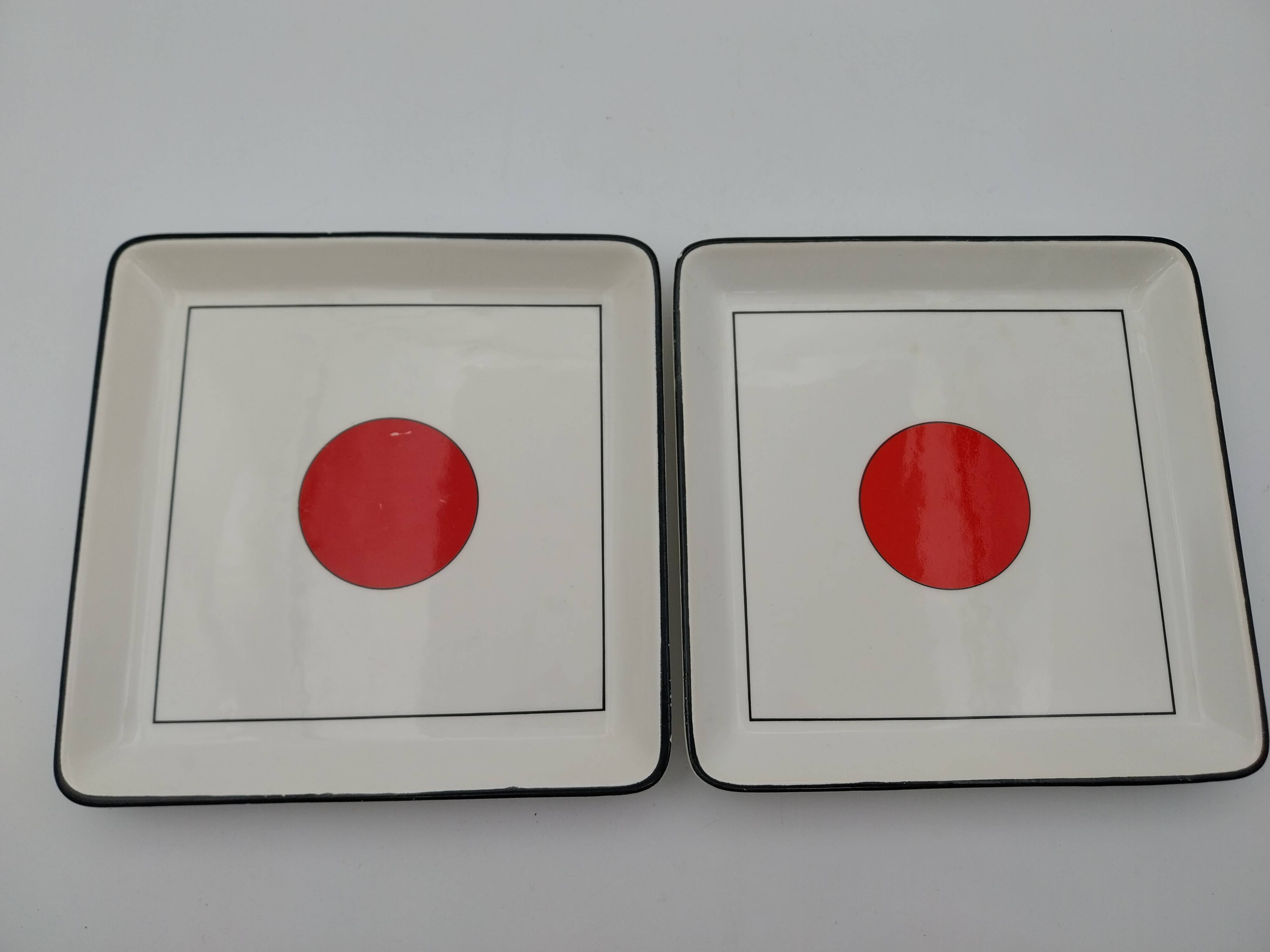 2 Tokyo Gien square plates