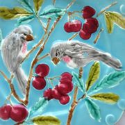 Sarreguemines dabbling plate: Birds pecking with cherries