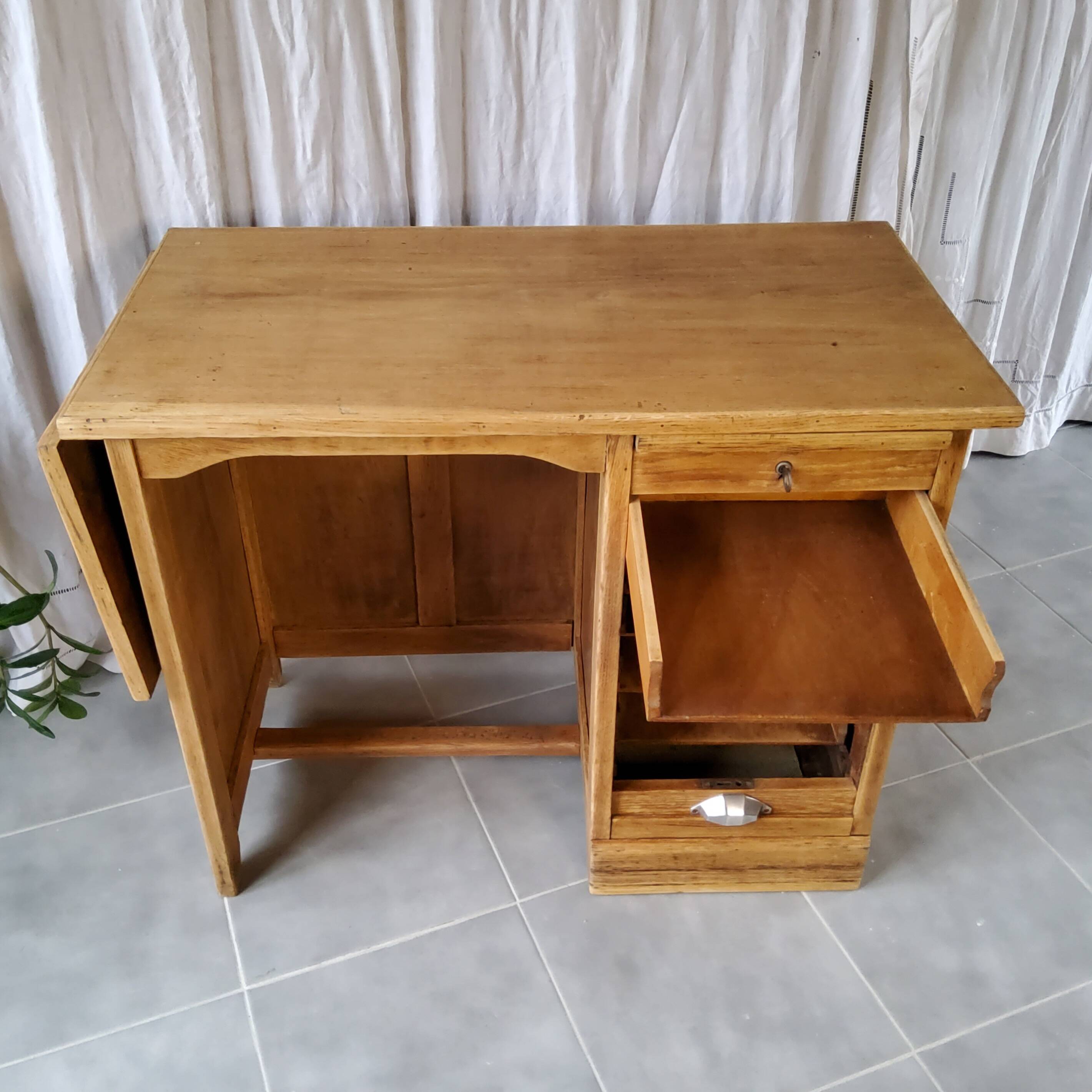 40s/50s desk with curtain