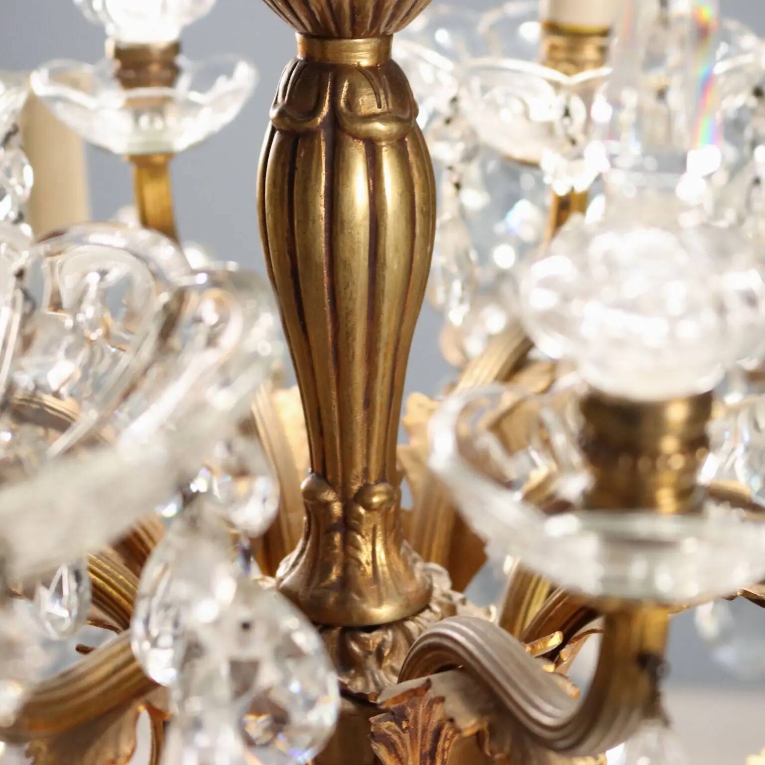 Paire de lustres anciens en bronze doré et verre, 12 lumières, XXe siècle