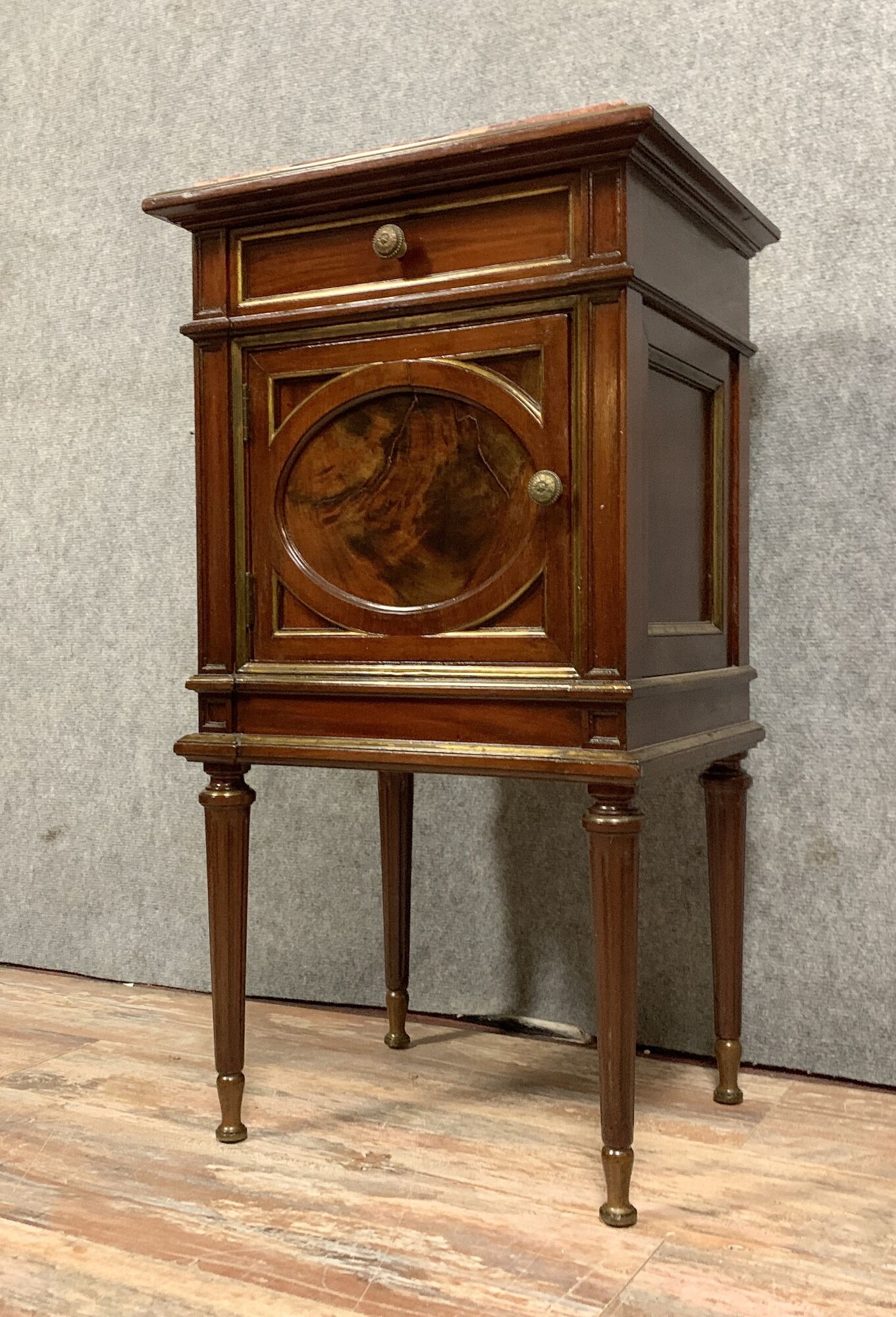 Louis XVI Parisienne bedside table in mahogany and golden copper rushes around 1850