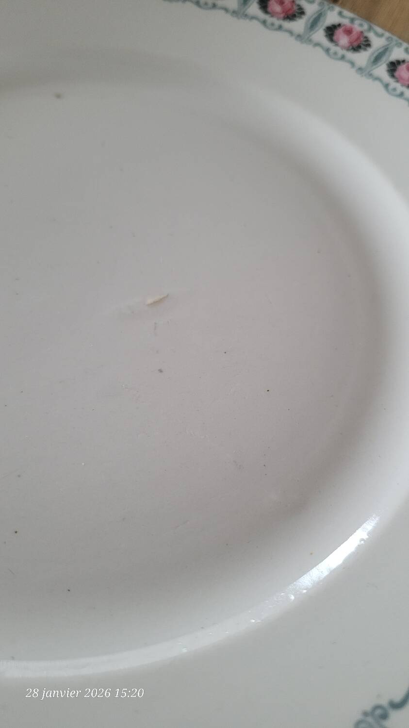 8 antique flat plates from Sté Céramique Maestricht