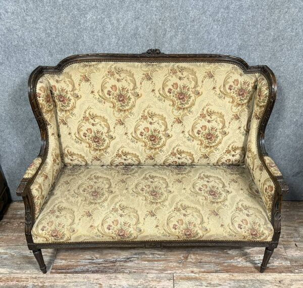Banquette à oreilles de style Louis XVI en bois sculpté vers 1850