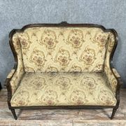Banquette à oreilles de style Louis XVI en bois sculpté vers 1850