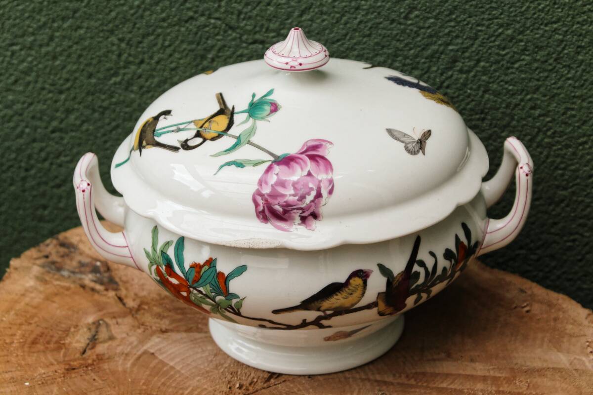 Pillivuyt porcelain tureen, gold medal 1867