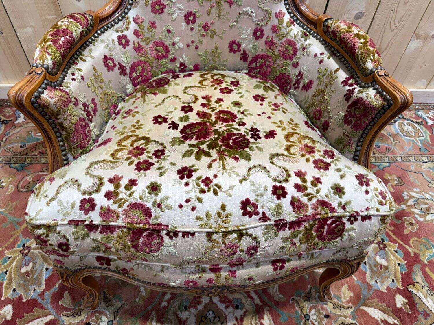 Elegant Louis XV style bergère in cherry wood and floral velvet.