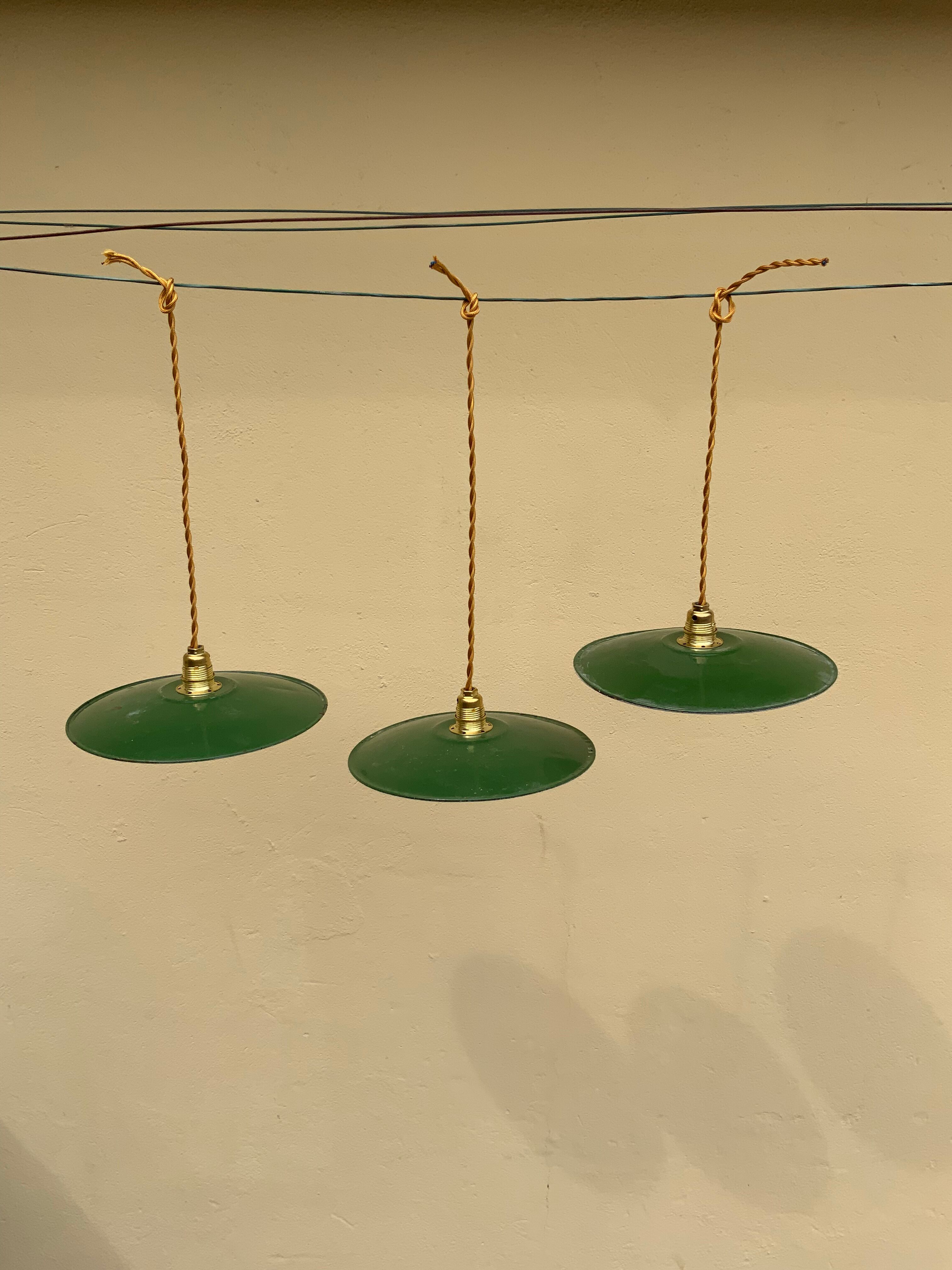 Trio suspension sheet enamelled vintage green and white gold threads brass socket