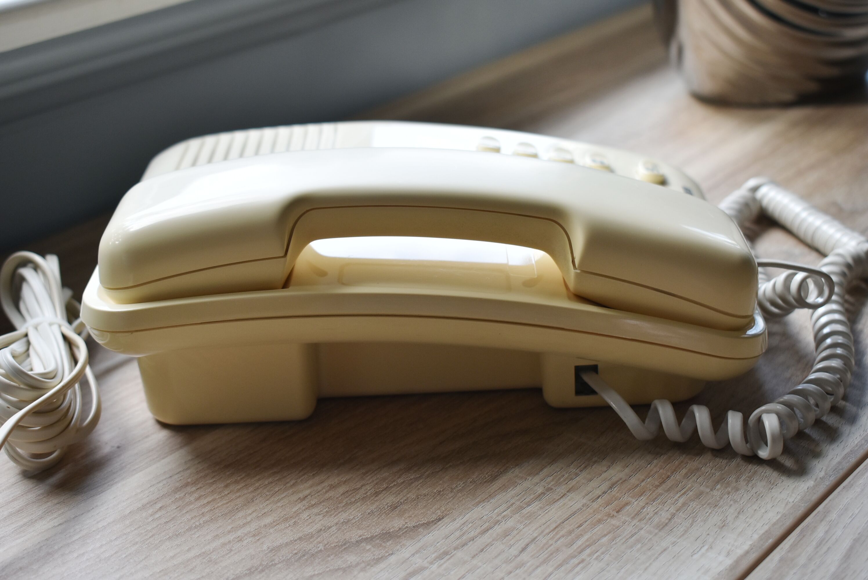 Ancien téléphone fixe vintage Alcatel Audience beige