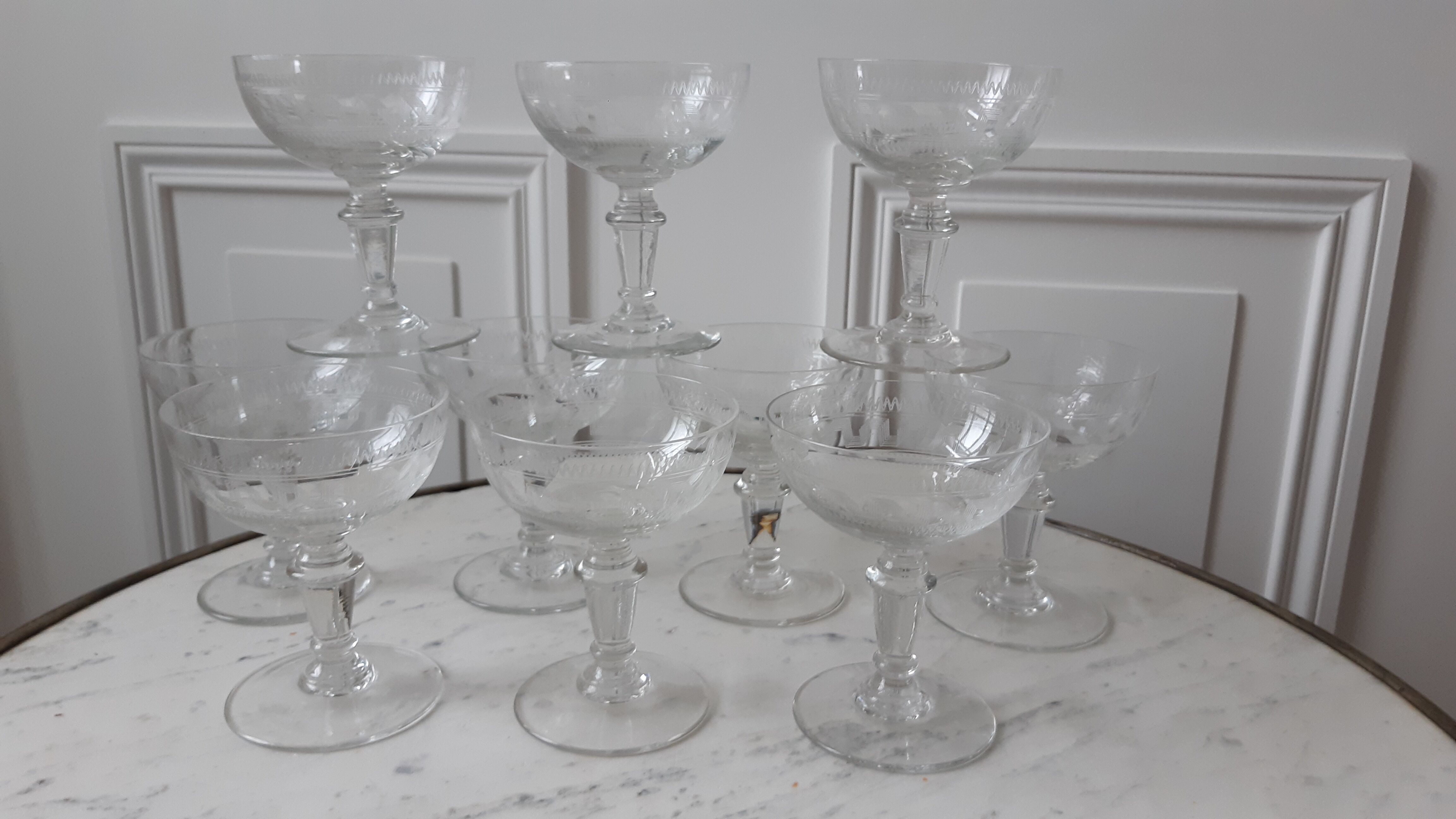 Set of 10 champagne glasses in crystal engraved late nineteenth