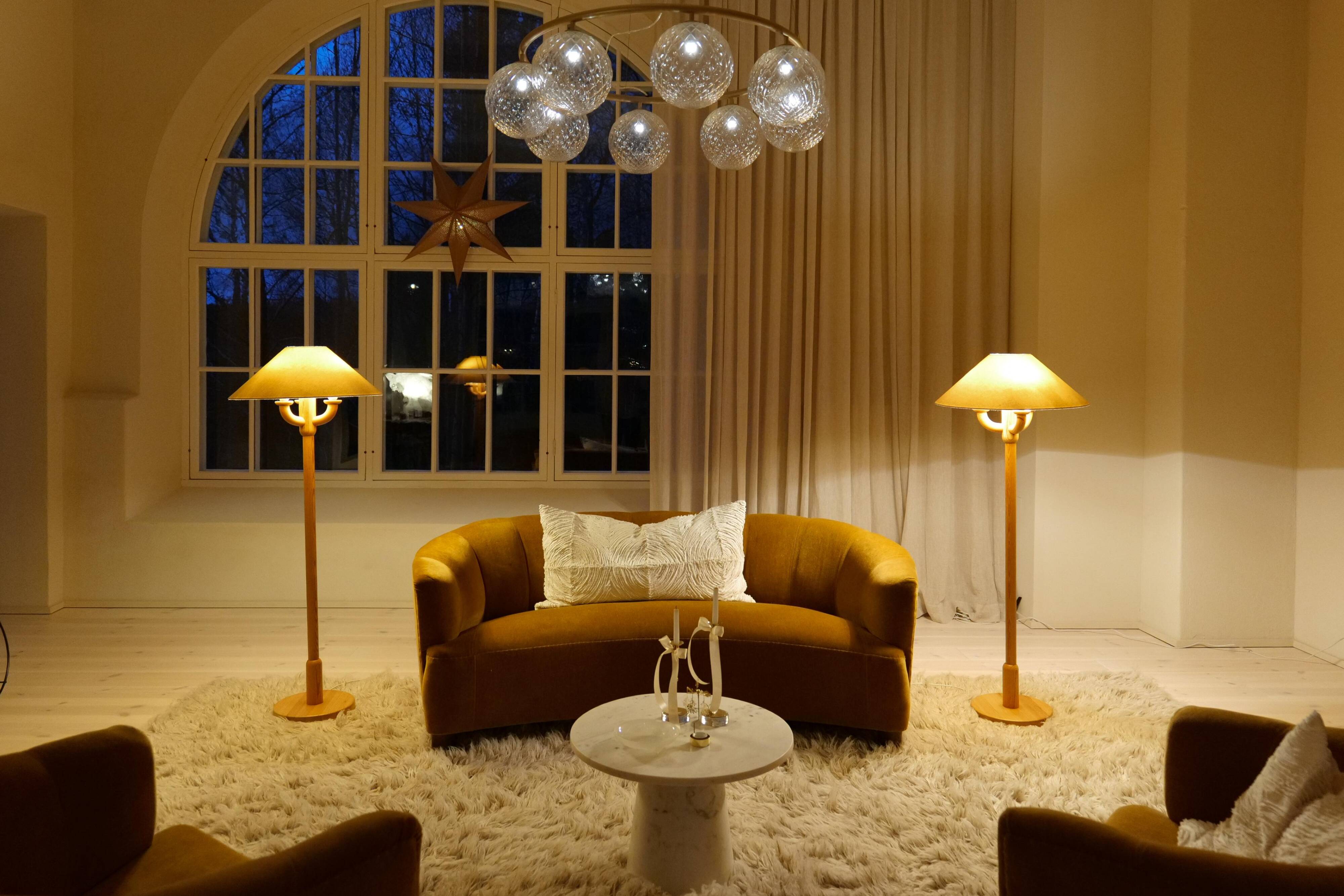 Sculptural modern floor lamps in pine, Sweden 1970s.