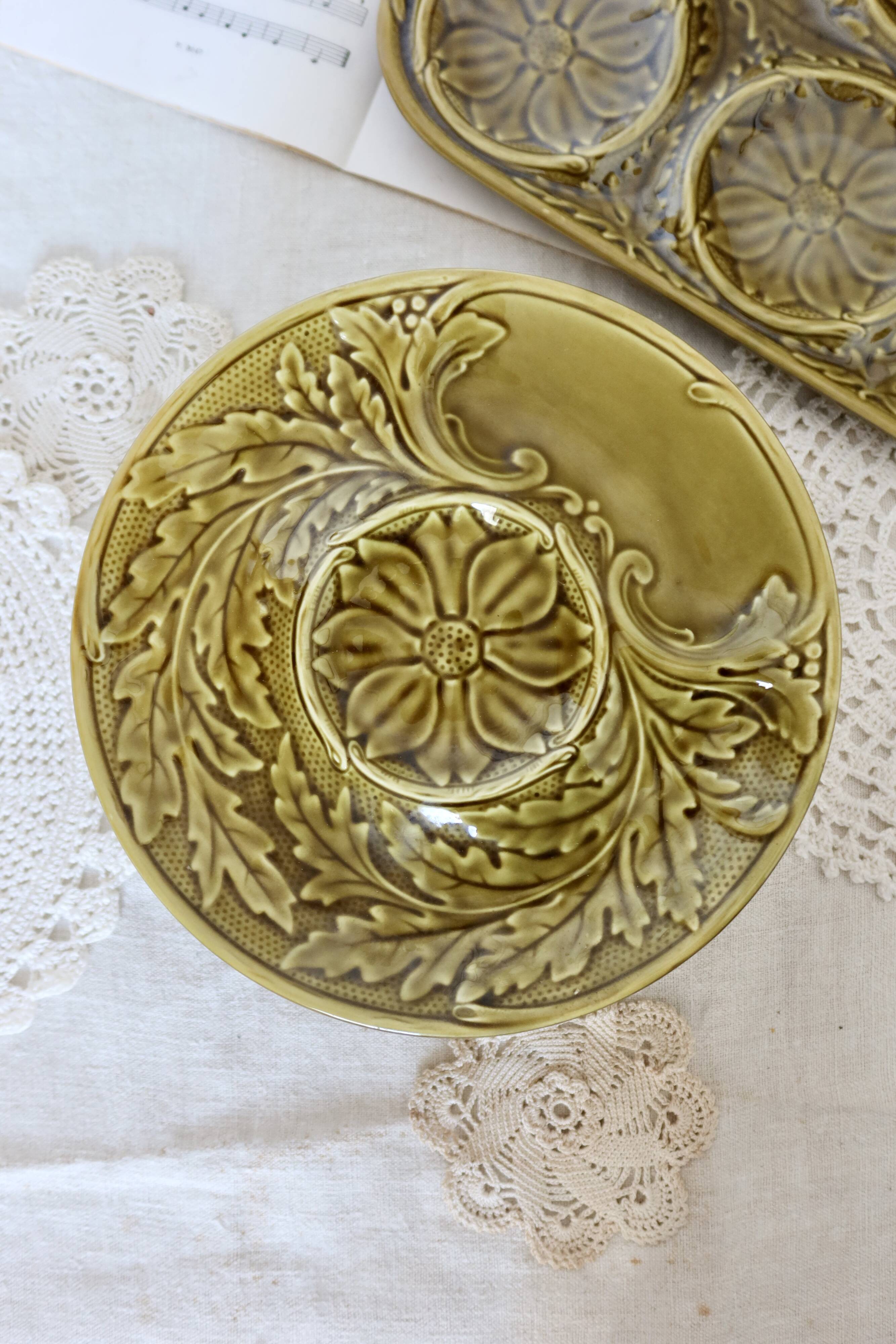 Gien 1960s 7-piece barbotine artichoke tableware set